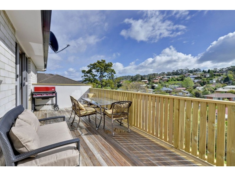20 Manly Avenue, Lindisfarne TAS 7015