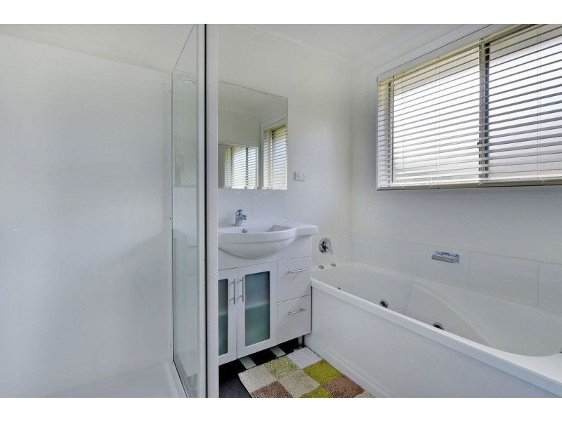 20 Manly Avenue, Lindisfarne TAS 7015