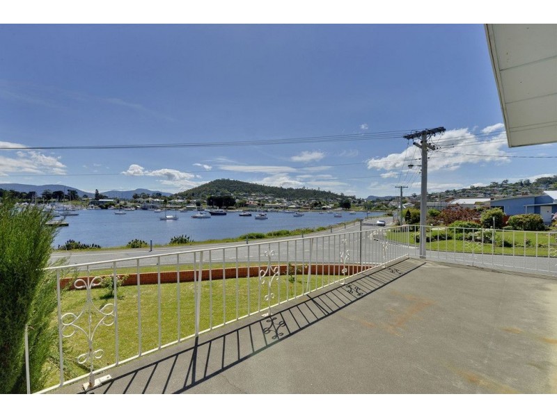 51 Esplanade, Lindisfarne TAS 7015