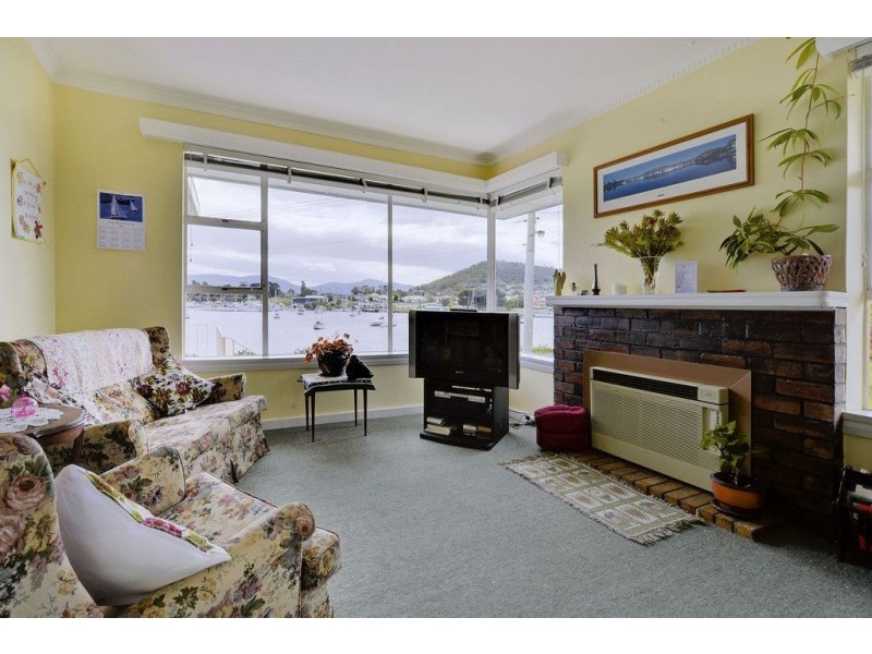 51 Esplanade, Lindisfarne TAS 7015