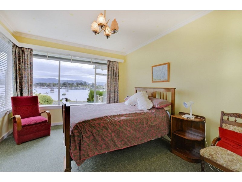 51 Esplanade, Lindisfarne TAS 7015