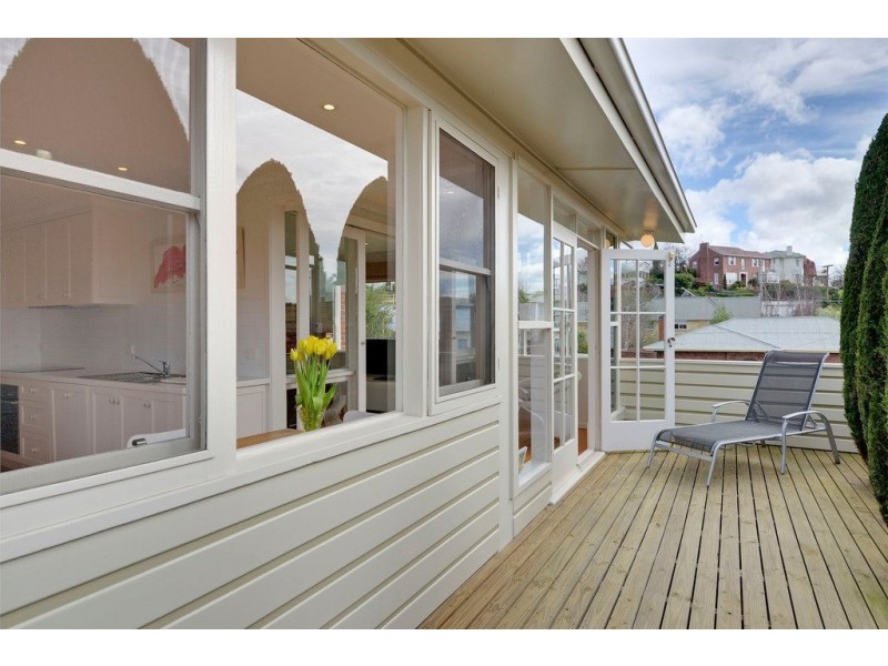 6 Maning Avenue, Sandy Bay TAS 7005