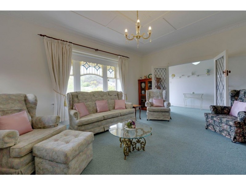 4 Burnside Avenue, New Town TAS 7008