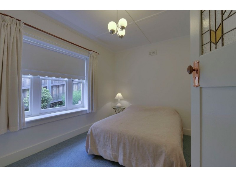 4 Burnside Avenue, New Town TAS 7008