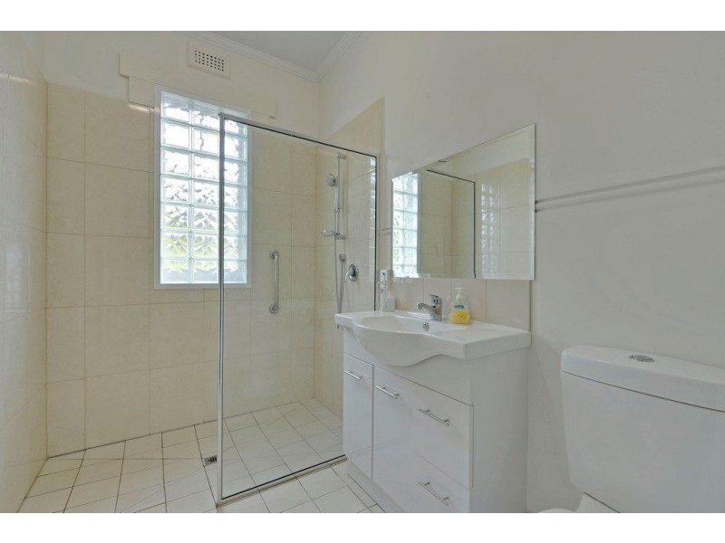 4 Burnside Avenue, New Town TAS 7008