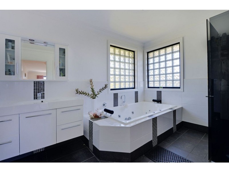 83 Burwood Road, Blackmans Bay TAS 7052