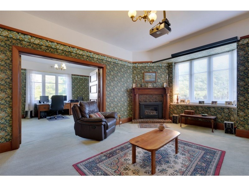 8 Esplanade, Lindisfarne TAS 7015