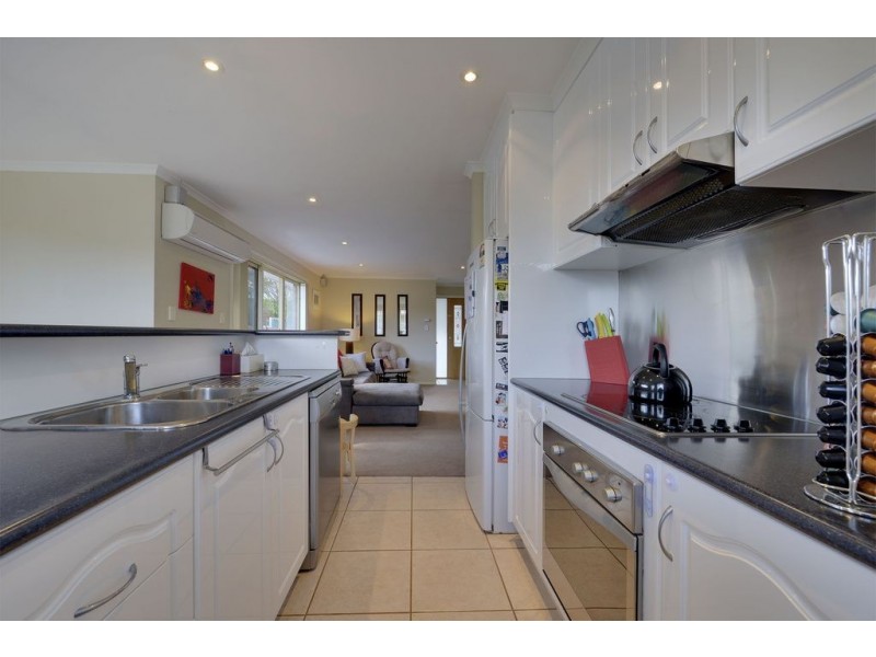 1/26 Manor  Gardens, Kingston TAS 7050