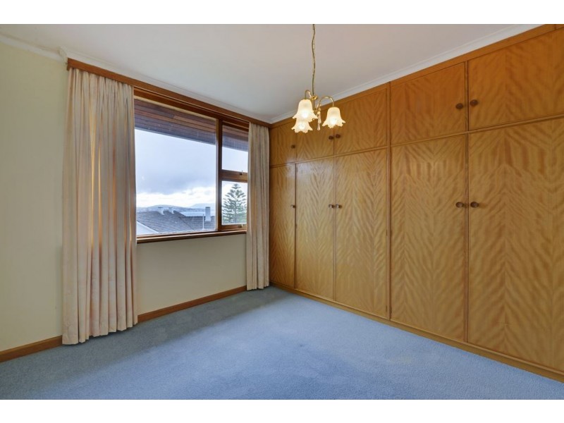 21 Sonning Crescent, Sandy Bay TAS 7005