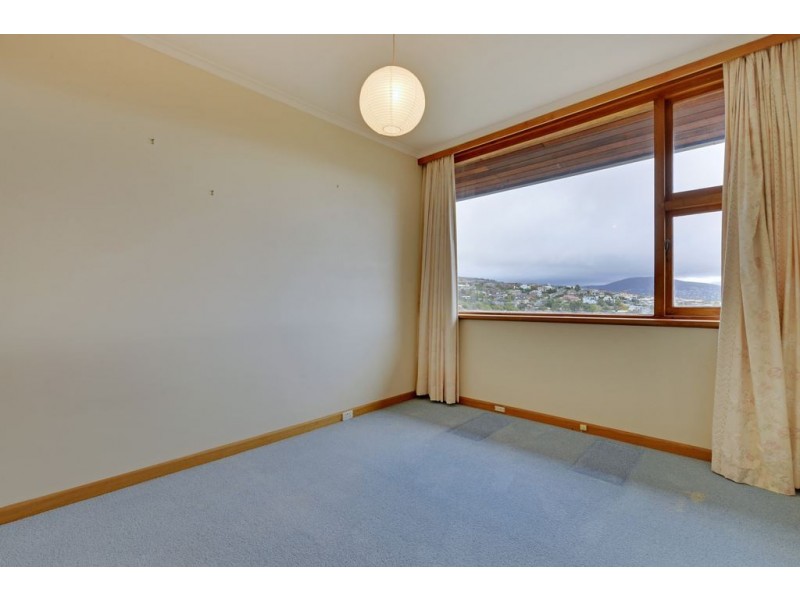 21 Sonning Crescent, Sandy Bay TAS 7005