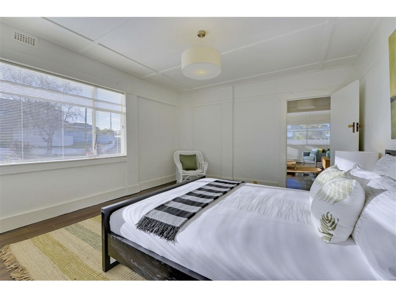 4 Lallaby road, Lutana TAS 7009