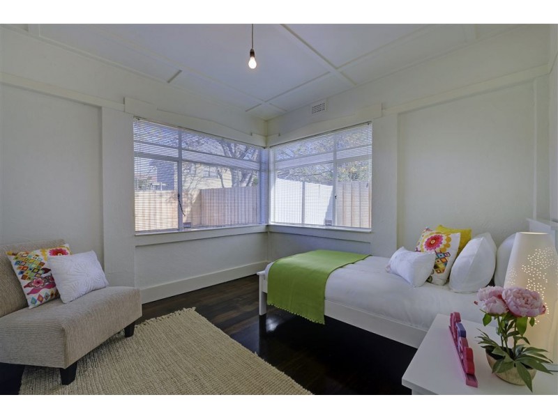4 Lallaby road, Lutana TAS 7009