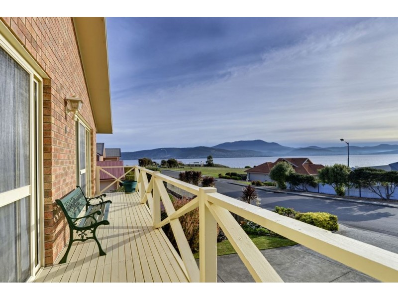 5 Pindos Drive, Tranmere TAS 7018