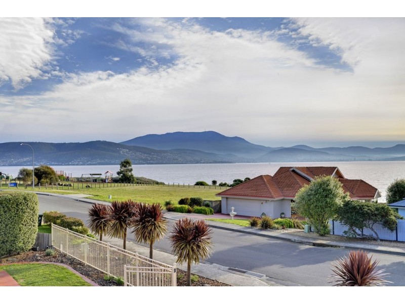 5 Pindos Drive, Tranmere TAS 7018