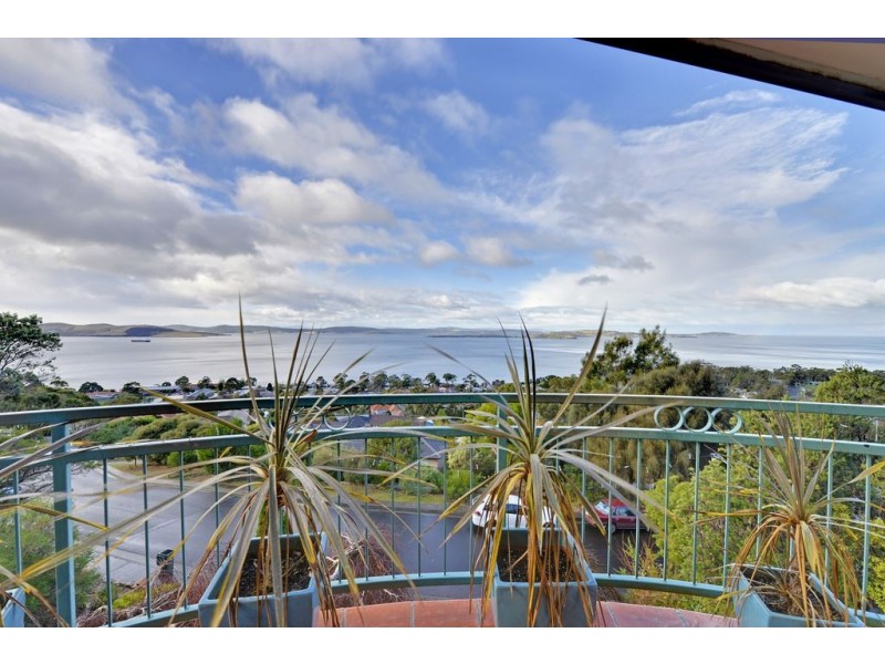 55 Coolamon Road, Taroona TAS 7053