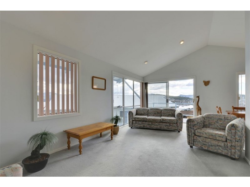 4/3 Cyrus Court, Rose Bay TAS 7015