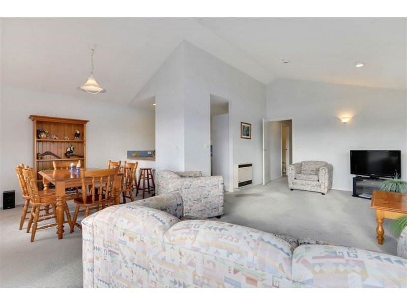 4/3 Cyrus Court, Rose Bay TAS 7015