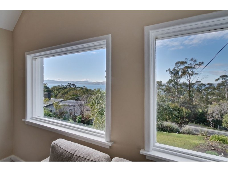 135 Channel Highway, Taroona TAS 7053