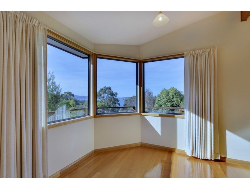 10 Atunga Street, Taroona TAS 7053