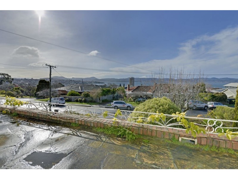 14 Heathcombe Crescent, Sandy Bay TAS 7005