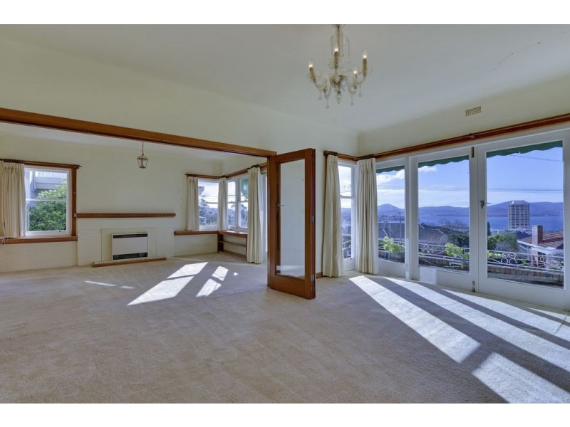 14 Heathcombe Crescent, Sandy Bay TAS 7005