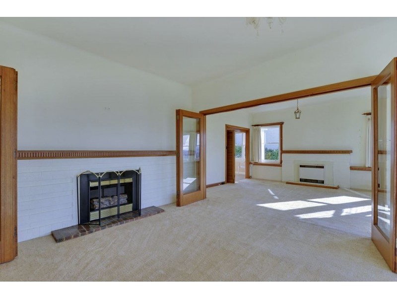 14 Heathcombe Crescent, Sandy Bay TAS 7005