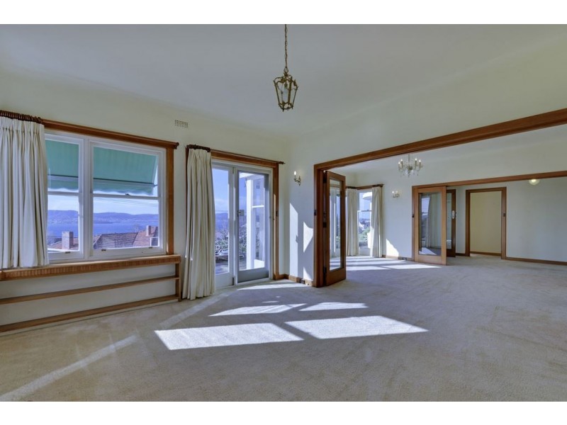 14 Heathcombe Crescent, Sandy Bay TAS 7005