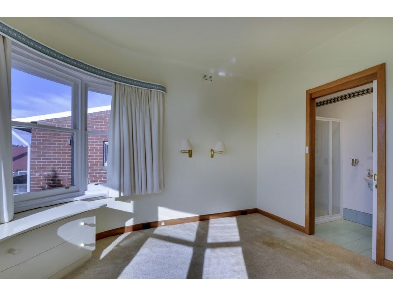 14 Heathcombe Crescent, Sandy Bay TAS 7005