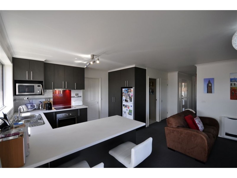 2/125 Augusta Road, Lenah Valley TAS 7008