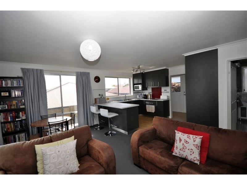 2/125 Augusta Road, Lenah Valley TAS 7008