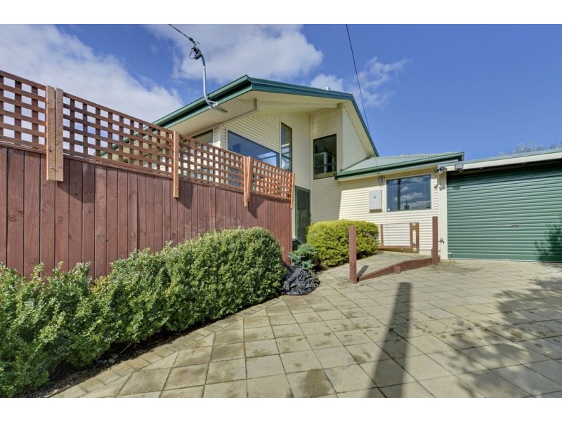 17D Amundsen Crescent, Warrane TAS 7018