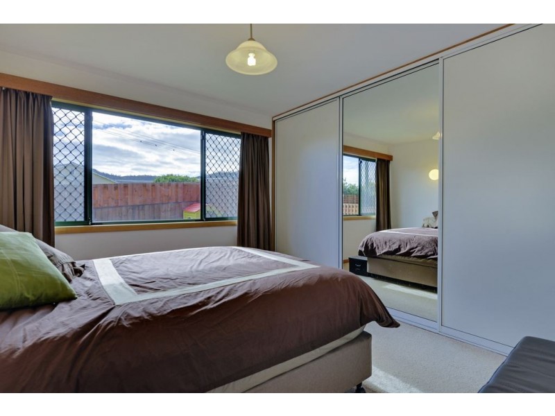 17D Amundsen Crescent, Warrane TAS 7018