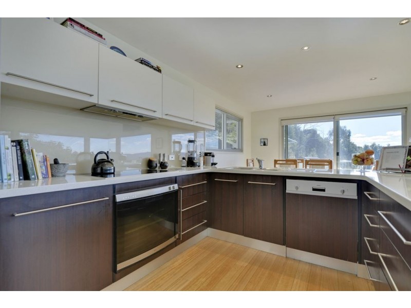2/31 Gardenia Grove, Sandy Bay TAS 7005