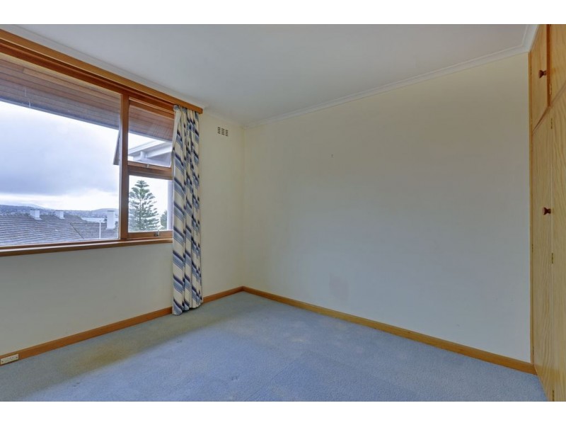21 Sonning Crescent, Sandy Bay TAS 7005
