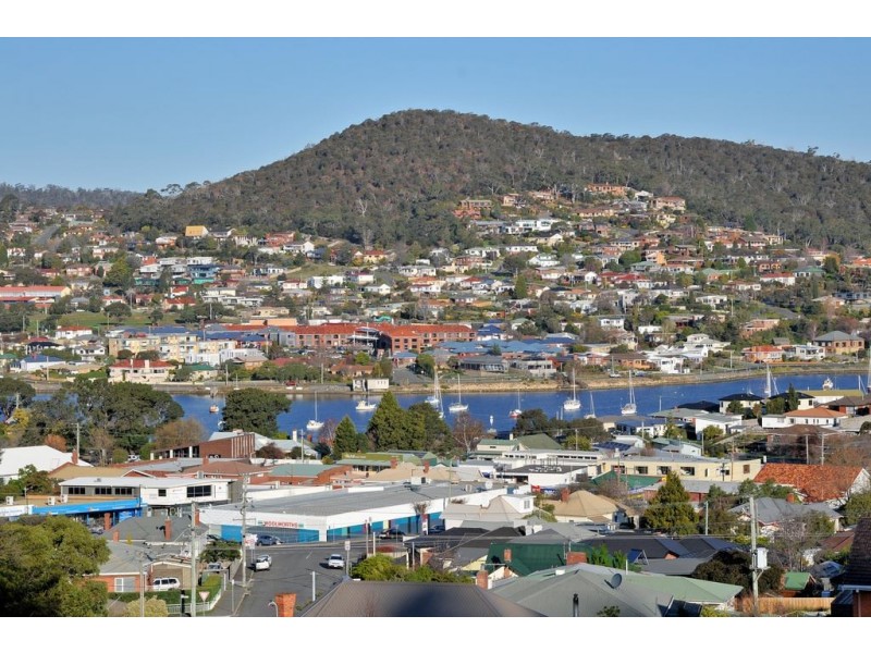 22 Tianna Road, Lindisfarne TAS 7015
