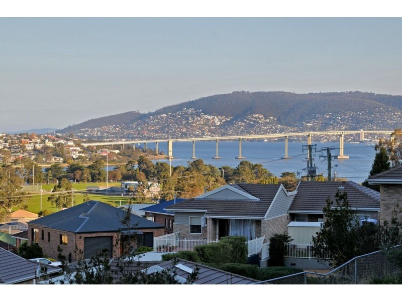 22 Tianna Road, Lindisfarne TAS 7015