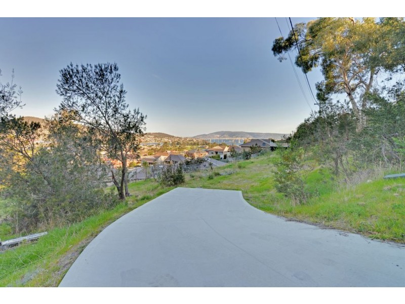 22 Tianna Road, Lindisfarne TAS 7015