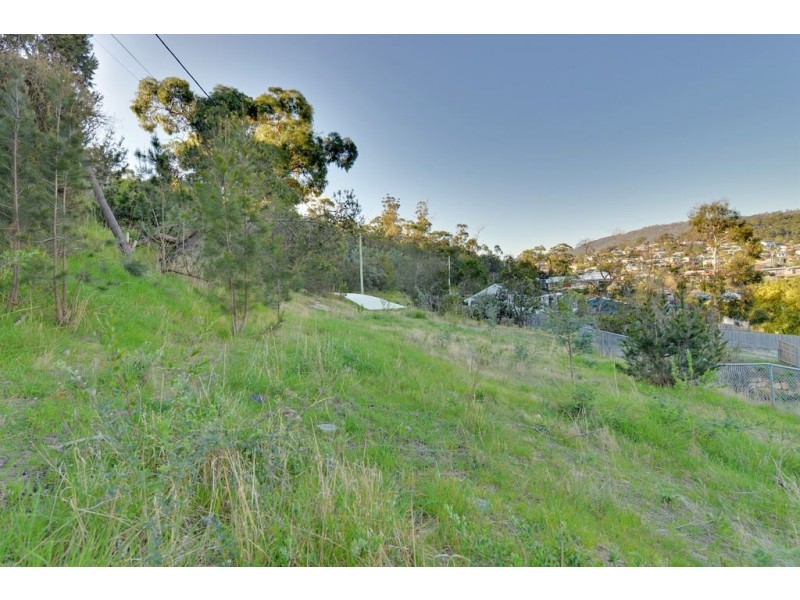 22 Tianna Road, Lindisfarne TAS 7015