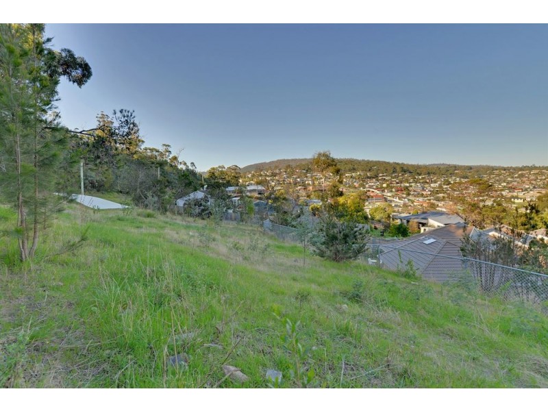 22 Tianna Road, Lindisfarne TAS 7015