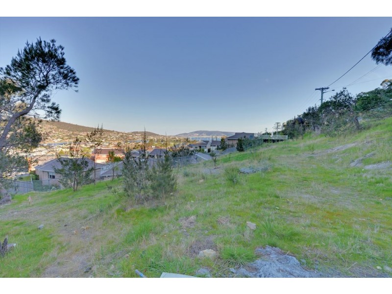 22 Tianna Road, Lindisfarne TAS 7015