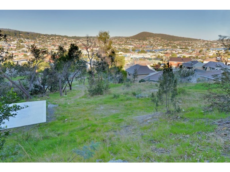 22 Tianna Road, Lindisfarne TAS 7015