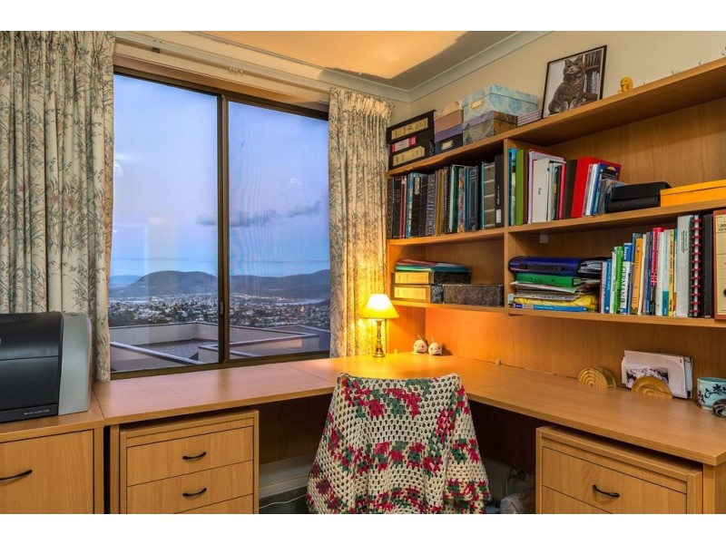 11 Sheldon Place, West Hobart TAS 7000