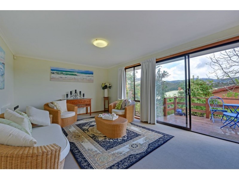 8 Shirley Boulevard, Lenah Valley TAS 7008