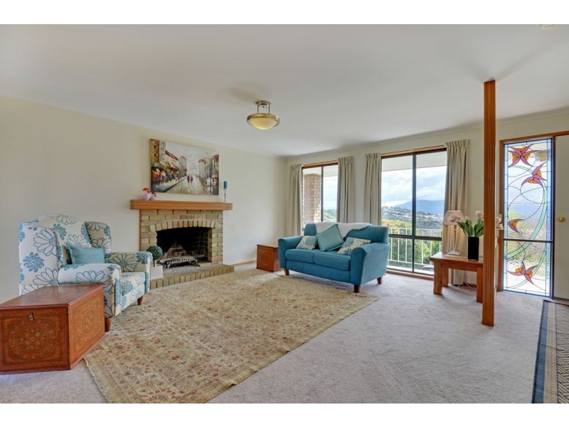 8 Shirley Boulevard, Lenah Valley TAS 7008