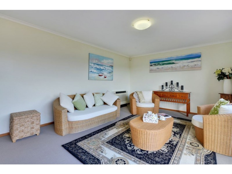 8 Shirley Boulevard, Lenah Valley TAS 7008