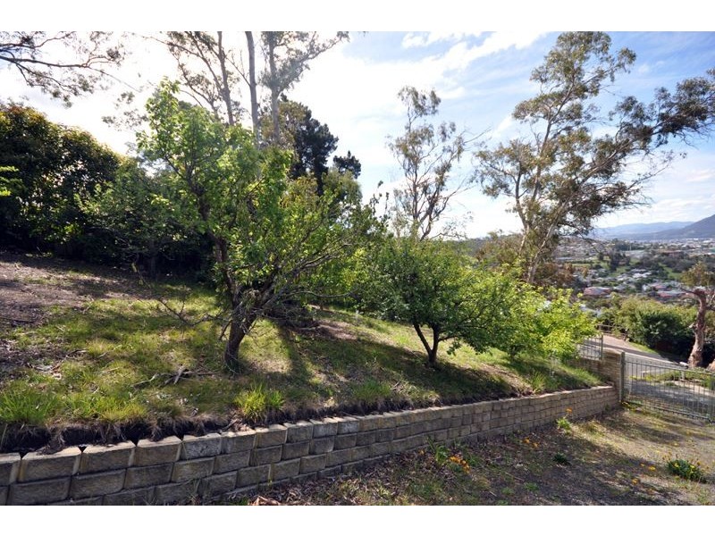 24 Rosehill Crescent, Lenah Valley TAS 7008