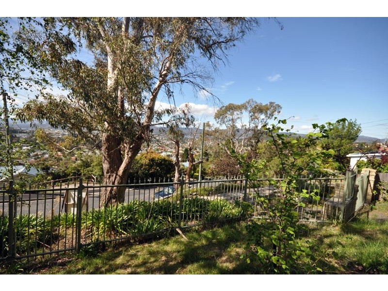 24 Rosehill Crescent, Lenah Valley TAS 7008