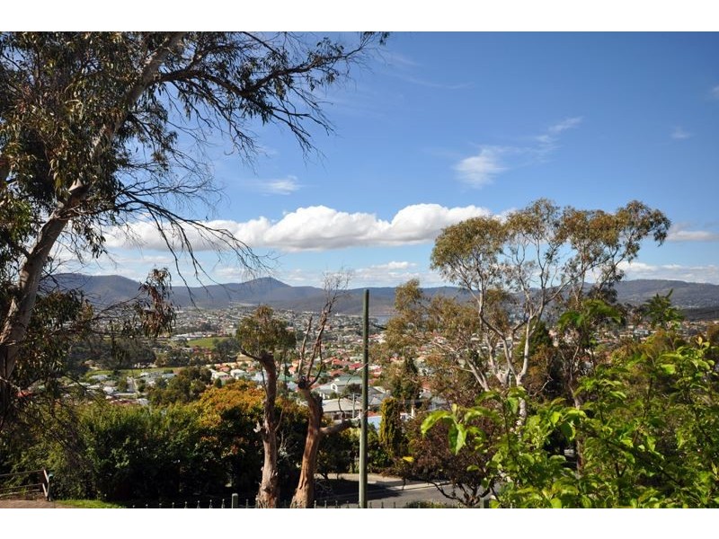 24 Rosehill Crescent, Lenah Valley TAS 7008