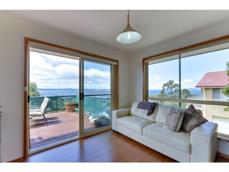 52 Coolamon Road, Taroona TAS 7053