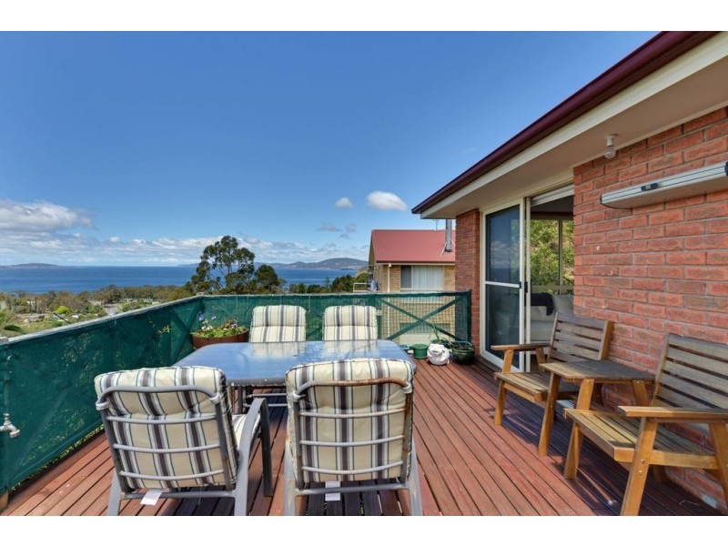 52 Coolamon Road, Taroona TAS 7053